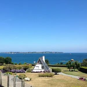 Hébergement de vacances La Maison En A, Face à L'île De Bréhat, Ploubazlanec